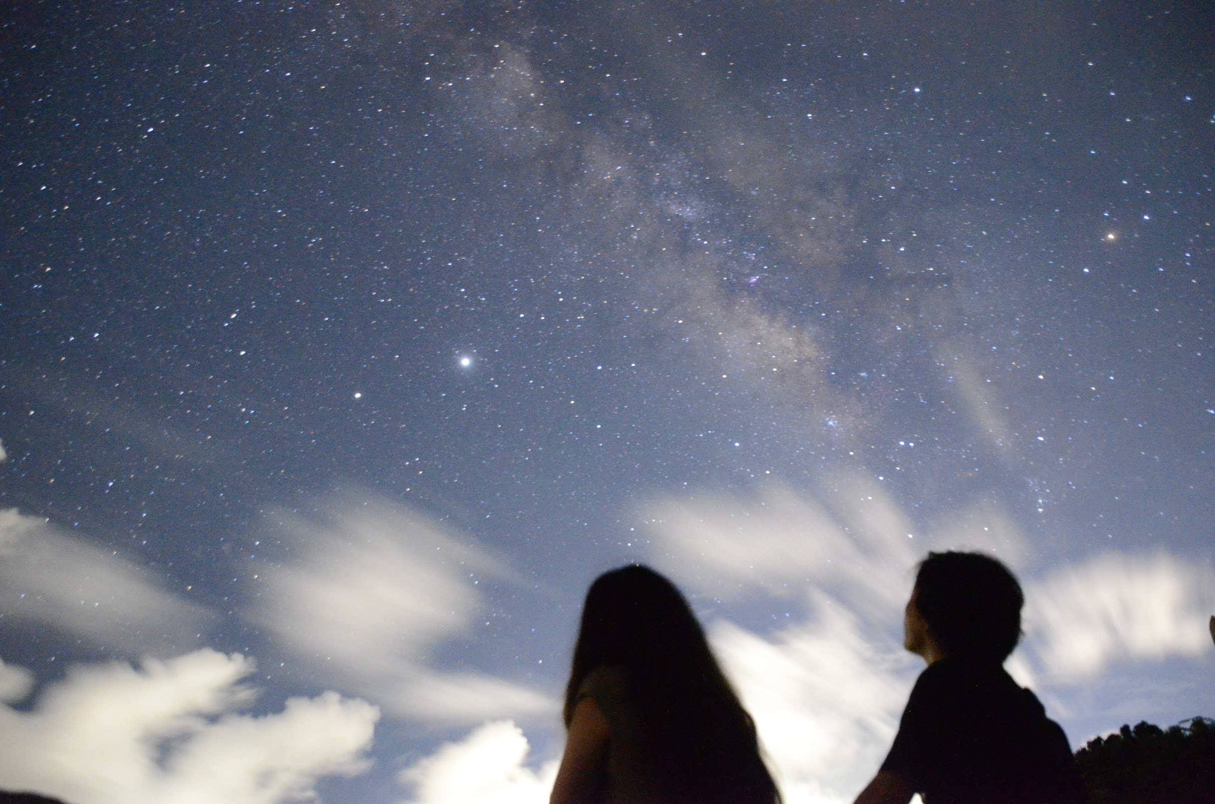 星空を眺める二人
