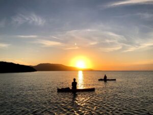 【小浜島/早朝】年齢制限なし☆初心者歓迎の1組貸切サンライズSUPツアー＜送迎＆写真・動画付き＞カップル・ファミリーにもおすすめ☆