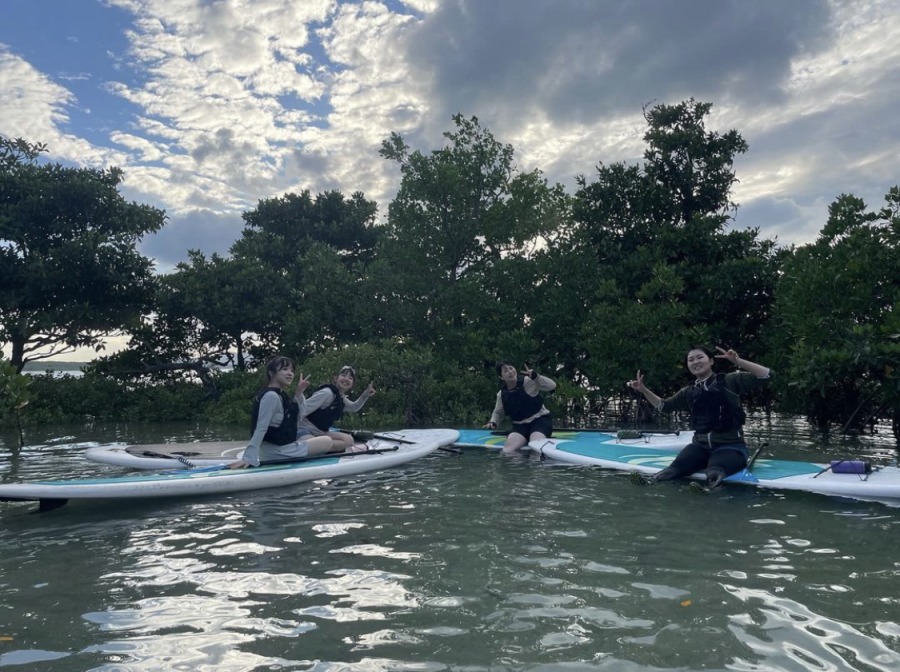 【小浜島/朝日】1日の最高のスタートに！早朝から楽しむモーニングSUPツアー☆手ぶらで気軽に参加OK《送迎＆写真サービス付》（No.627）