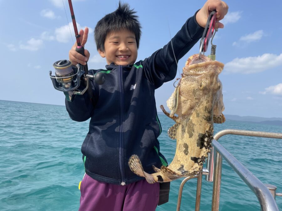 【小浜島/半日貸切】初心者大歓迎！出港時間の相談OK☆自分たちだけで楽しむ船釣りチャータープラン★機材込み＆居酒屋で調理OK（No.674）