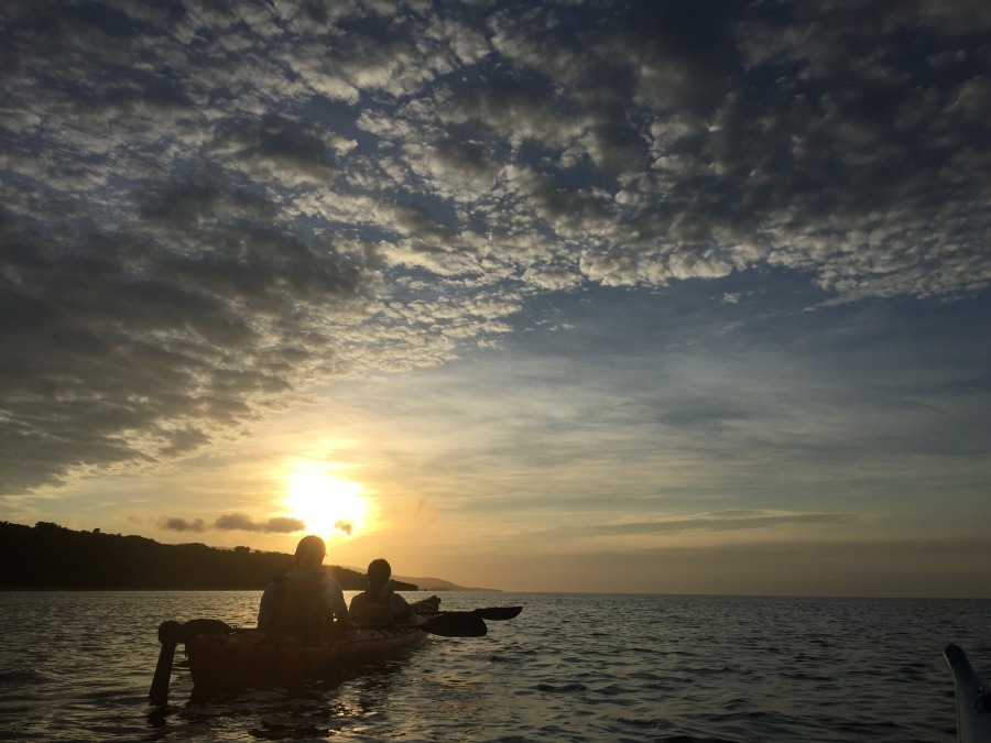 【小浜島/約2時間】4月〜10月限定開催☆サンセットカヤックツアー！夕陽に染まる幻想的な海をシーカヤックで海上散歩♪ホテル送迎付き（No.613）