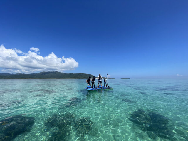 【小浜島/早朝】年齢制限なし☆初心者歓迎の1組貸切サンライズSUPツアー＜送迎＆写真・動画付き＞カップル・ファミリーにもおすすめ☆