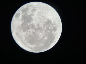 小浜島の夜空に輝く満月