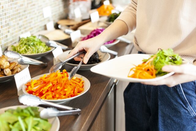 夜ご飯、小浜島で何食べる？グルメ好きが選ぶ人気のディナースポット8選