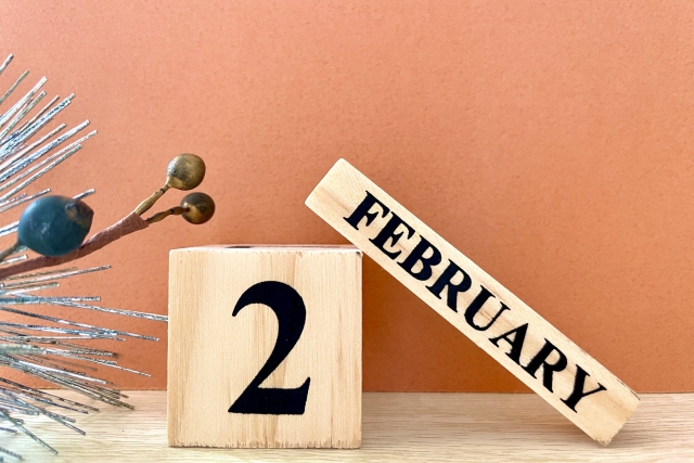 格安ツアーは2月がベストであることを示すイメージ