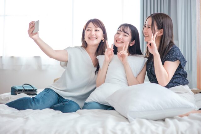 ホテル　女性　3人